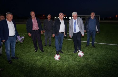 Başkan Yüksel Vakıflar Futbol Sahası’nda incelemelerde bulundu