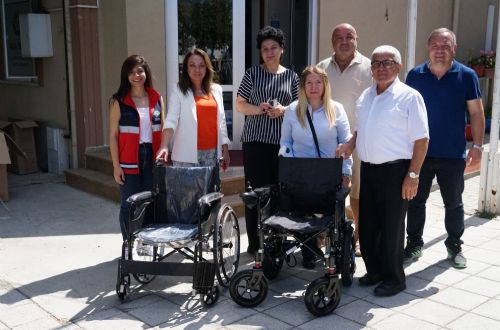 Ergene’de atık giysiler tekerlekli sandalye oluyor