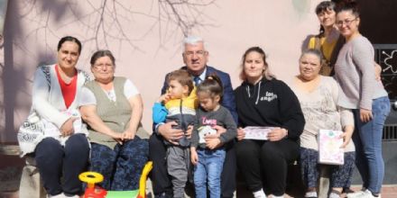 Ergene Belediye Bakan Rasim Yksel Kap Kap Gezerek 8 Mart Dnya Kadnlar Gnn Kutlad