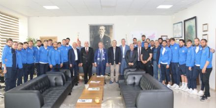 Bakan Yksel Futbolcular le Birlikte Bakan Albayrak Ziyaret Etti