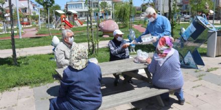 Bakan Yksel 65 Ya st Vatandalara Parklarda Maske Datt