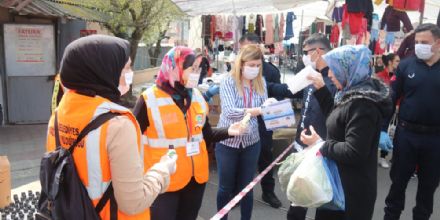 Ergene Belediyesi Maske, Eldiven ve Dezenfektan Datmaya Devam Ediyor