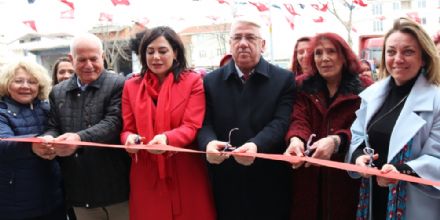 Bakan Yksel Ergene Cumhuriyet Kadnlar Dernei ubesinin Alna Katld