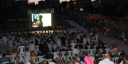 Ergene Salk Mahallesinde Ay Inda Sinema Keyfi Yaand