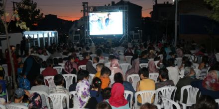 Ergene Yeiltepe Mahallesinde Ay Inda Sinema Keyfi Yaand