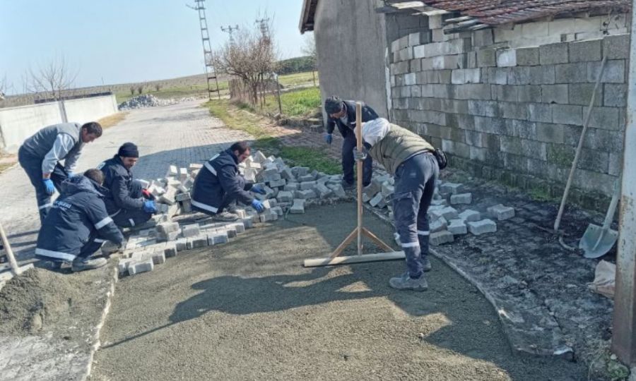 Ergenede Bozulan Yollar Yenileniyor