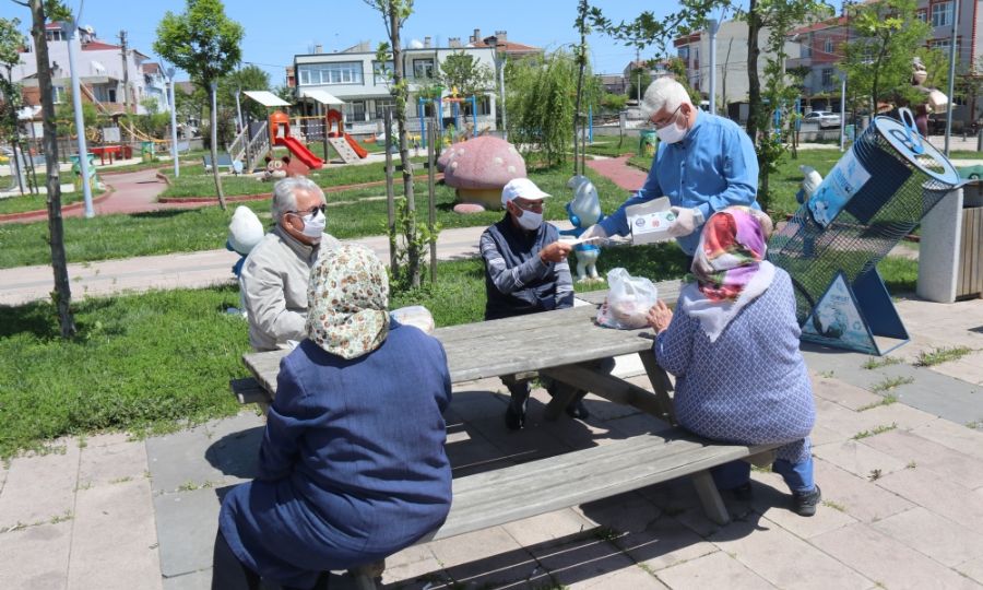 Bakan Yksel 65 Ya st Vatandalara Parklarda Maske Datt