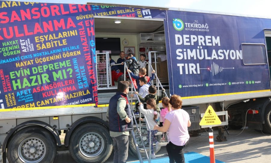 Beren Bebek ocuk Akademisindeki Minik renciler Deprem Konusunda Bilgilendirildi