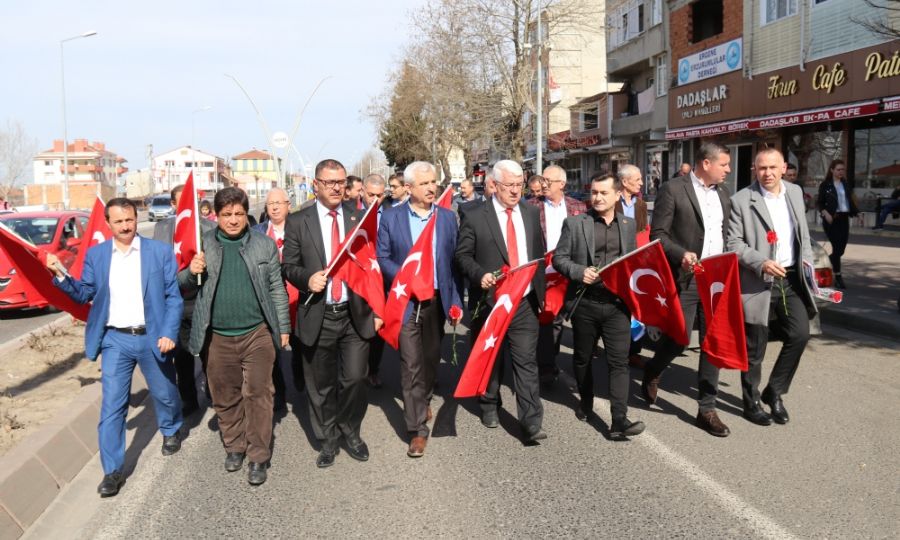 Ergene Belediye Bakan ve Meclisi ehitler in Karanfil Brakt