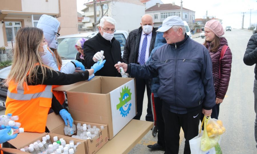 Bakan Yksel Pazarda Dezenfektan, Maske ve Eldiven Datt