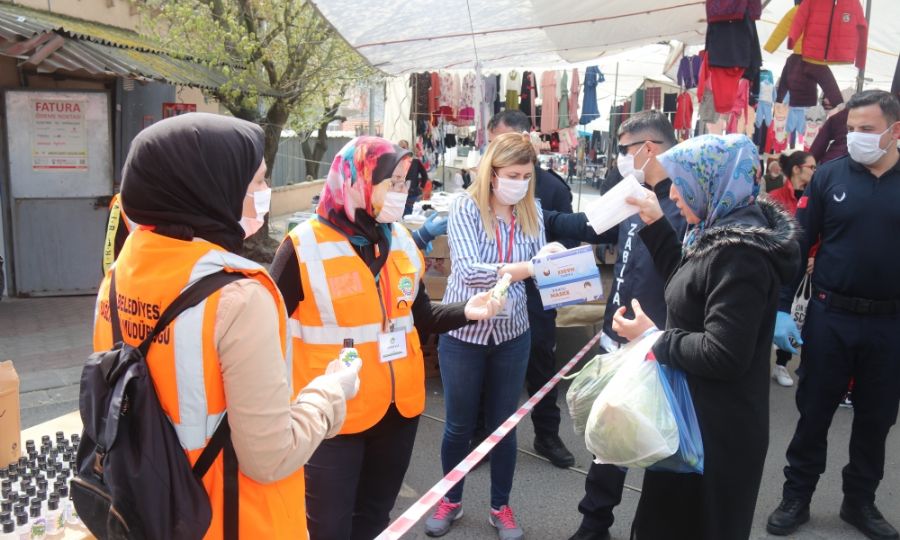 Ergene Belediyesi Maske, Eldiven ve Dezenfektan Datmaya Devam Ediyor