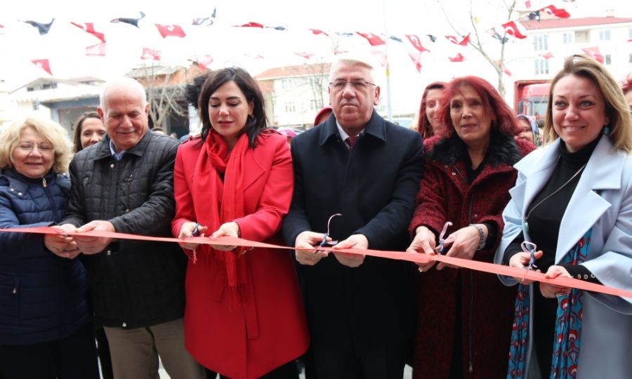 Bakan Yksel Ergene Cumhuriyet Kadnlar Dernei ubesinin Alna Katld