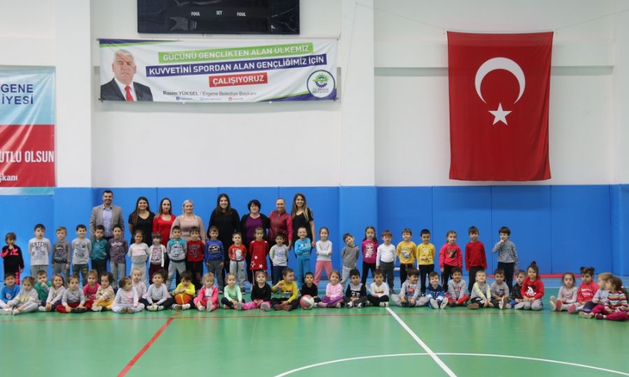 Kkler Spor Salonunda Elenerek Beden Eitimi Dersi Yapt